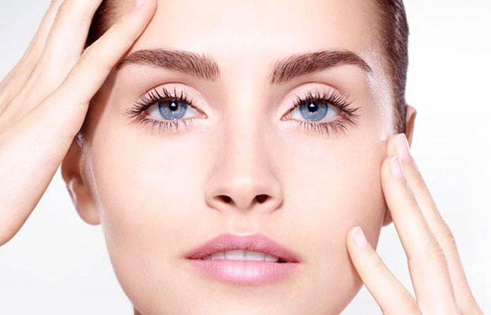 روش‌های مختلف پاکسازی پوست برای روشن‌تر کردن دور چشم