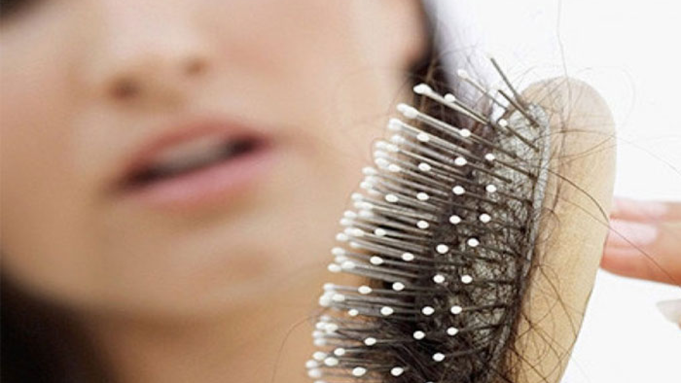 دلایل ریزش مو و راه‌های درمان آن